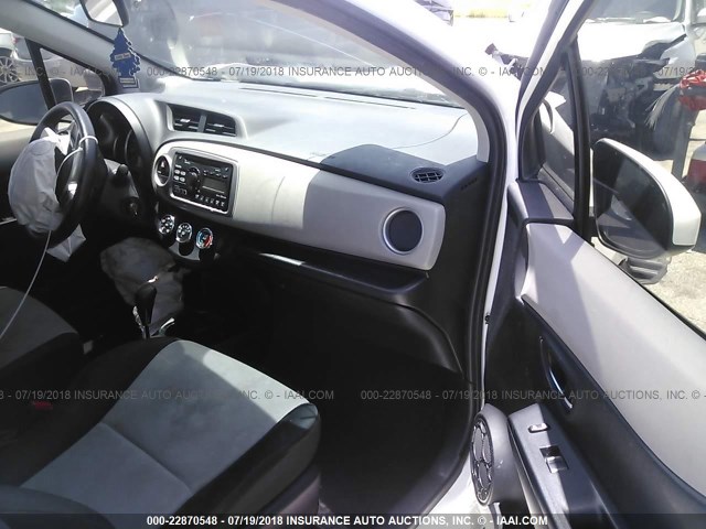 JTDKTUD3XDD555452 - 2013 TOYOTA YARIS WHITE photo 5