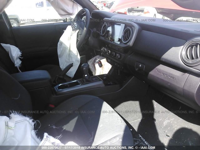 3TMCZ5AN5HM104082 - 2017 TOYOTA TACOMA DBL CAB/SR/TRDSPT/OR/PRO წითელი ფოტო 5