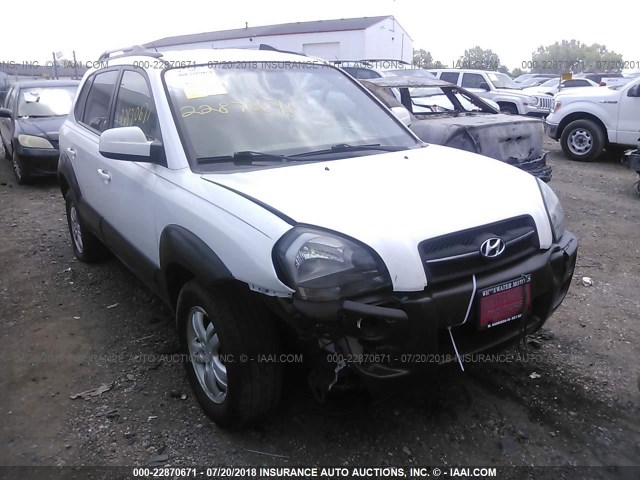 KM8JN72D97U632704 - 2007 HYUNDAI TUCSON SE/LIMITED WHITE photo 1