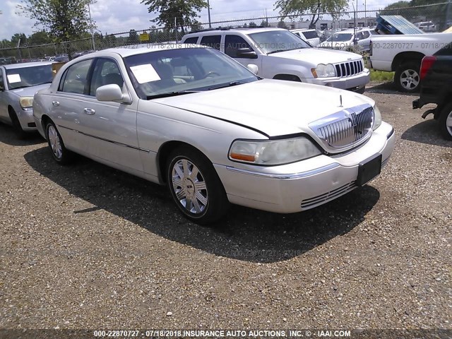 1LNHM83W44Y609116 - 2004 LINCOLN TOWN CAR ULTIMATE CREAM photo 1