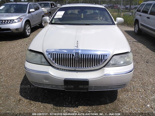 1LNHM83W44Y609116 - 2004 LINCOLN TOWN CAR ULTIMATE CREAM photo 6