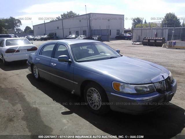 1LNHM82W9XY705538 - 1999 LINCOLN TOWN CAR SIGNATURE BLUE photo 1