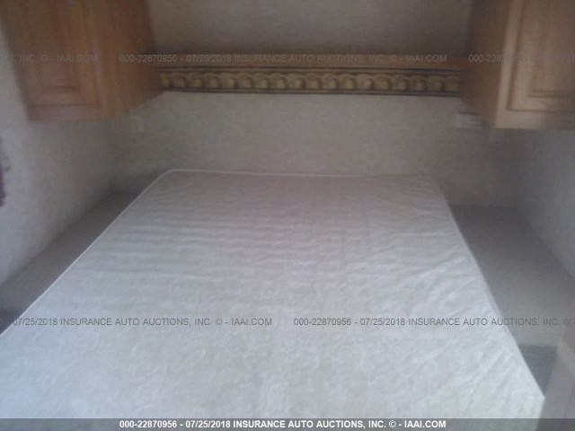 1KB1A1L2X6E163437 - 2006 HOLIDAY RAMBLER SAVOY  Unknown photo 5