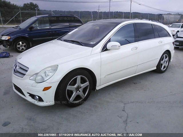 4JGCB75E66A012835 - 2006 MERCEDES-BENZ R 500 WHITE photo 2