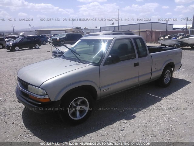 1GCCS1944W8215314 - 1998 CHEVROLET S TRUCK S10 SILVER photo 2