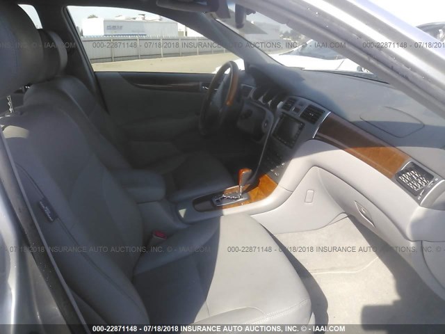 JTHBA30G055120801 - 2005 LEXUS ES 330 SILVER photo 5