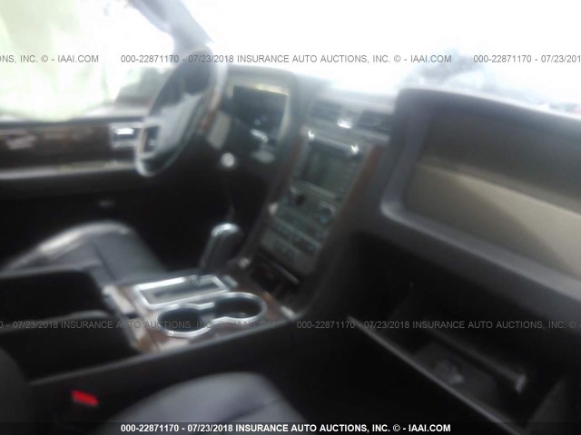 5LMJJ2J52CEL04373 - 2012 LINCOLN NAVIGATOR შავი ფოტო 5