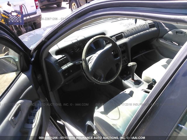 4T1BG22K5WU856325 - 1998 TOYOTA CAMRY CE/LE/XLE GREEN photo 5