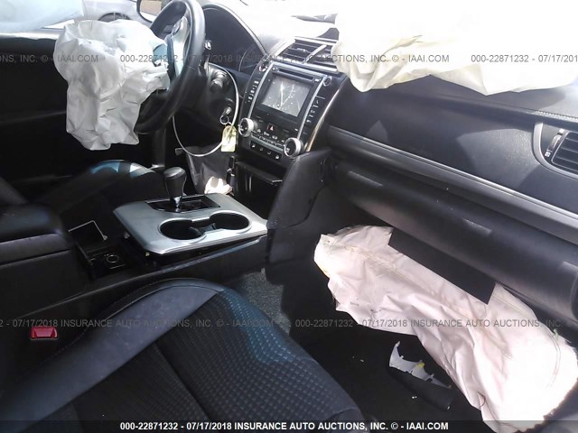 4T1BF1FK3CU188267 - 2012 TOYOTA CAMRY SE/LE/XLE 黑色 照片 5