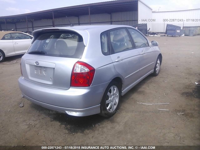 KNAFE161365338440 - 2006 KIA SPECTRA5 SILVER photo 4