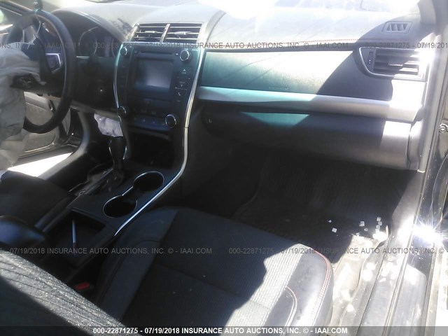 4T1BF1FK0HU299172 - 2017 TOYOTA CAMRY LE/XLE/SE/XSE BLACK photo 5