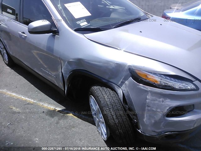 1C4PJLCB1JD615306 - 2018 JEEP CHEROKEE LATITUDE Boz foto 6