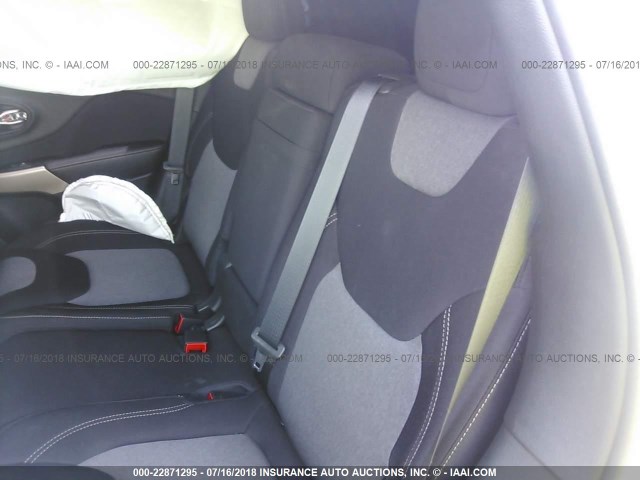 1C4PJLCB1JD615306 - 2018 JEEP CHEROKEE LATITUDE Boz foto 8