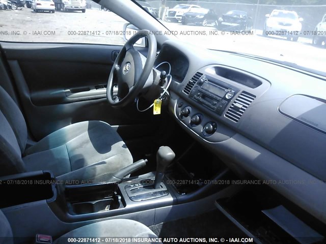 4T1BE32K42U093736 - 2002 TOYOTA CAMRY LE/XLE/SE 白色 照片 5