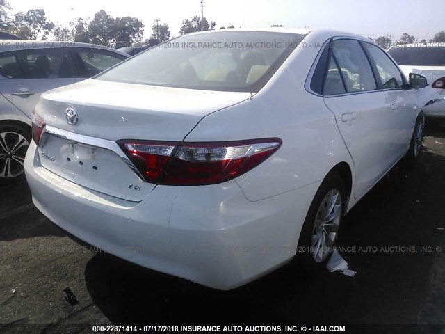 4T1BF1FK8HU684267 - 2017 TOYOTA CAMRY LE/XLE/SE/XSE WHITE photo 4