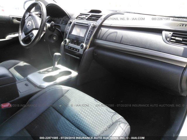4T1BF1FK5CU632149 - 2012 TOYOTA CAMRY SE/LE/XLE WHITE photo 5