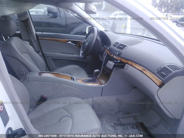 WDBUF56J16A764387 - 2006 MERCEDES-BENZ E 350 白色 照片 5
