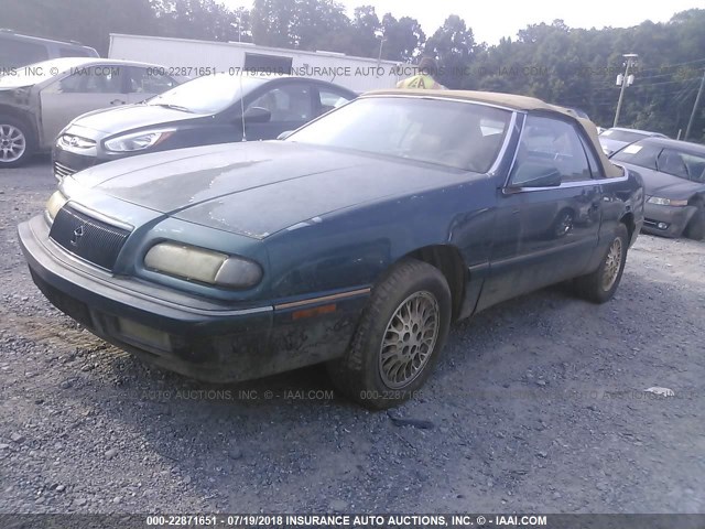 1C3XU453XPF646462 - 1993 CHRYSLER LEBARON GREEN photo 2