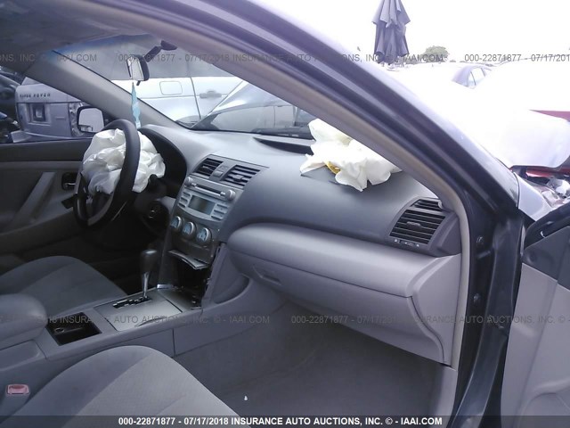 4T1BE46K29U852877 - 2009 TOYOTA CAMRY SE/LE/XLE GRAY photo 5