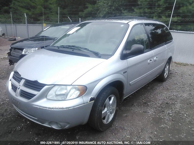 2D4GP44L65R298012 - 2005 DODGE GRAND CARAVAN SXT SILVER photo 2