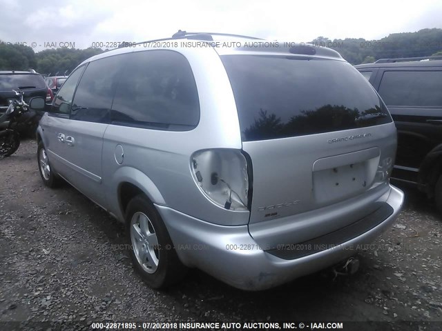 2D4GP44L65R298012 - 2005 DODGE GRAND CARAVAN SXT SILVER photo 3