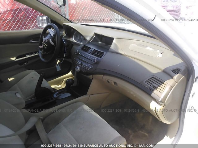 1HGCP2F42AA079425 - 2010 HONDA ACCORD LXP WHITE photo 5