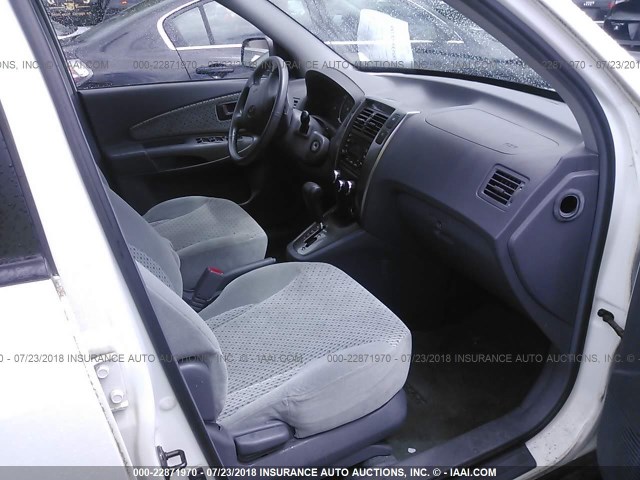 KM8JN72D75U092086 - 2005 HYUNDAI TUCSON GLS/LX WHITE photo 5