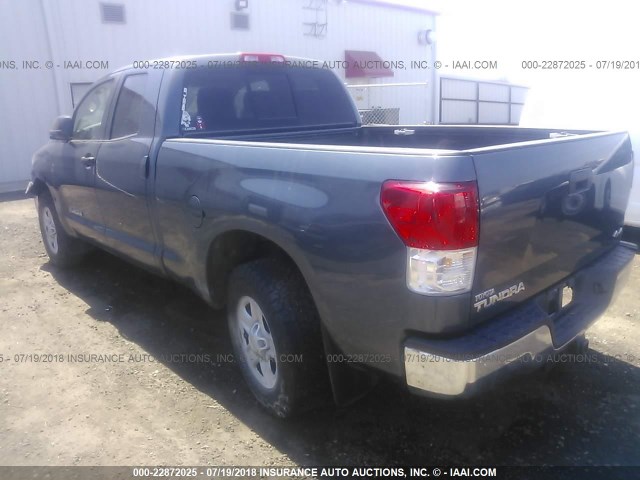 5TFUM5F14AX015340 - 2010 TOYOTA TUNDRA DOUBLE CAB SR5 GRAY photo 3