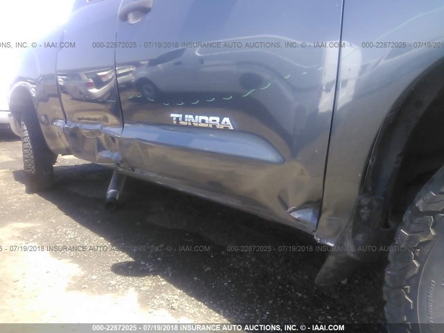 5TFUM5F14AX015340 - 2010 TOYOTA TUNDRA DOUBLE CAB SR5 GRAY photo 6