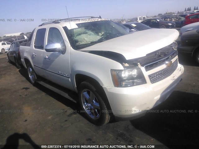 3GNTKGE38BG118628 - 2011 CHEVROLET AVALANCHE LTZ WHITE photo 1