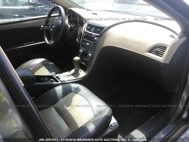 1G1ZE5E76BF175406 - 2011 CHEVROLET MALIBU LTZ 棕色 照片 5