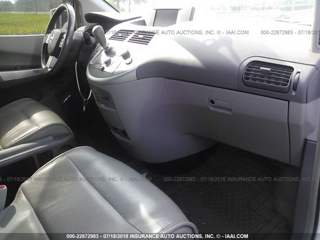 5N1BV28U57N102710 - 2007 NISSAN QUEST S/SE/SL WHITE photo 5