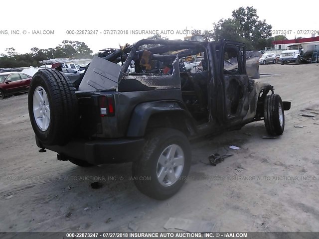 1C4BJWDG5HL634625 - 2017 JEEP WRANGLER UNLIMITE SPORT GRAY photo 4