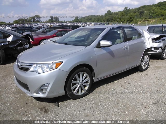 4T4BF1FK8CR234911 - 2012 TOYOTA CAMRY SE/LE/XLE SILVER photo 2