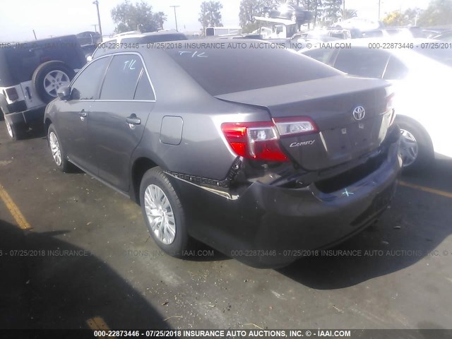 4T4BF1FK6ER378413 - 2014 TOYOTA CAMRY L/SE/LE/XLE 灰色 照片 3