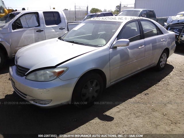 JTDBE30K720062155 - 2002 TOYOTA CAMRY LE/XLE/SE Gümüş foto 2