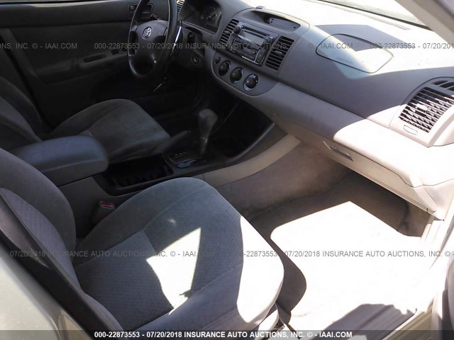 JTDBE30K720062155 - 2002 TOYOTA CAMRY LE/XLE/SE Gümüş foto 5