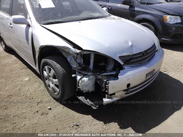 JTDBE30K720062155 - 2002 TOYOTA CAMRY LE/XLE/SE Gümüş foto 6