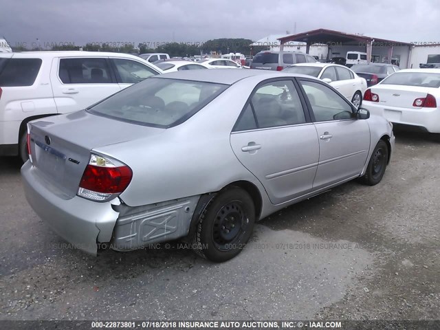 4T1BE32K25U050999 - 2005 TOYOTA CAMRY LE/XLE/SE SILVER photo 4