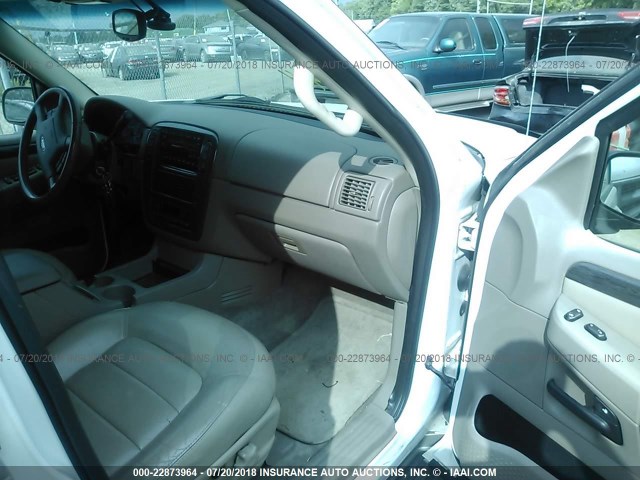 1FMDU75W52ZC19669 - 2002 FORD EXPLORER LIMITED 白色 照片 5
