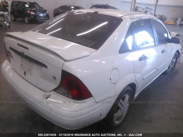 1FAFP34361W350894 - 2001 FORD FOCUS SE/SE SPORT WHITE photo 4