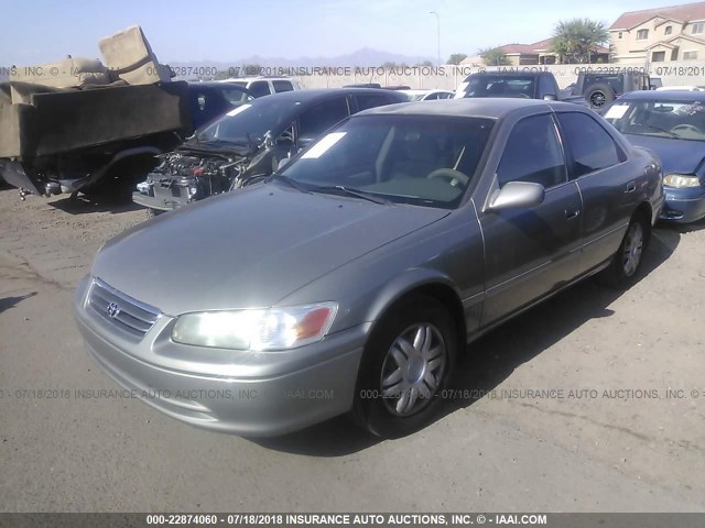 4T1BF22K31U127865 - 2001 TOYOTA CAMRY LE/XLE 棕色 照片 2