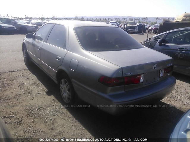 4T1BF22K31U127865 - 2001 TOYOTA CAMRY LE/XLE BROWN photo 3