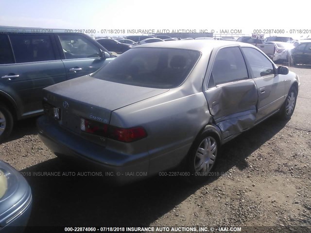 4T1BF22K31U127865 - 2001 TOYOTA CAMRY LE/XLE BROWN photo 4
