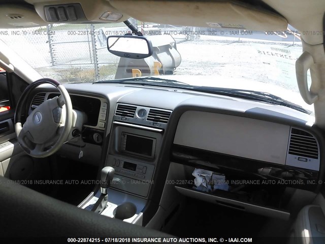 5LMFU28R34LJ34043 - 2004 LINCOLN NAVIGATOR TAN photo 5