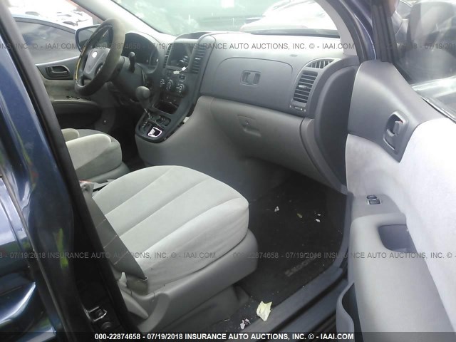 KNDMB233196278302 - 2009 KIA SEDONA EX/LX BLUE photo 5