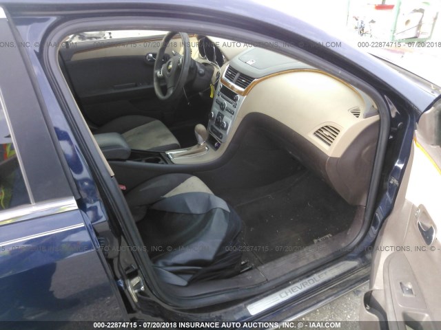1G1ZC5EB1AF267385 - 2010 CHEVROLET MALIBU 1LT 深蓝色 照片 5