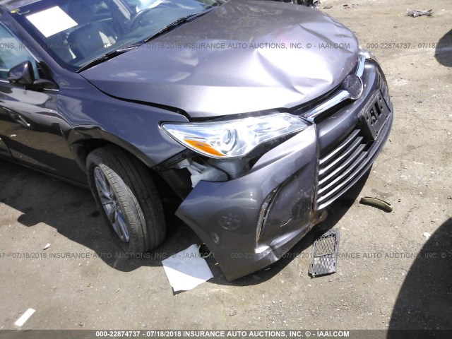 4T4BF1FKXFR480069 - 2015 TOYOTA CAMRY LE/XLE/SE/XSE 灰色 照片 1