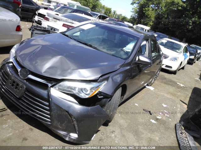 4T4BF1FKXFR480069 - 2015 TOYOTA CAMRY LE/XLE/SE/XSE 灰色 照片 2