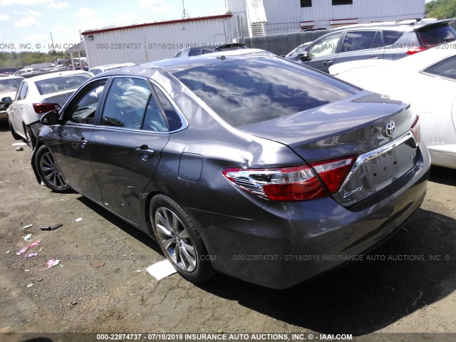 4T4BF1FKXFR480069 - 2015 TOYOTA CAMRY LE/XLE/SE/XSE 灰色 照片 3